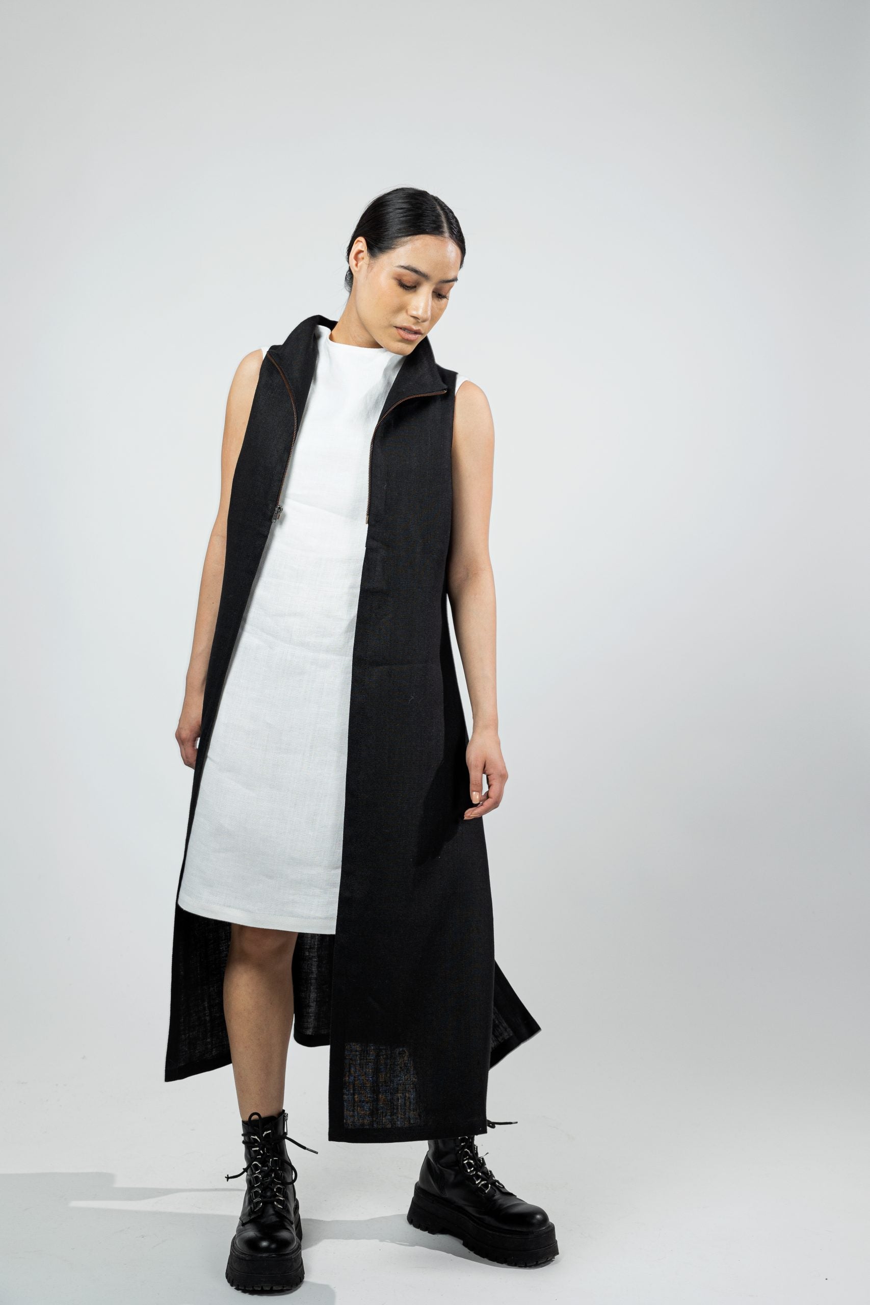 KIAT, Vest in Linen image 2