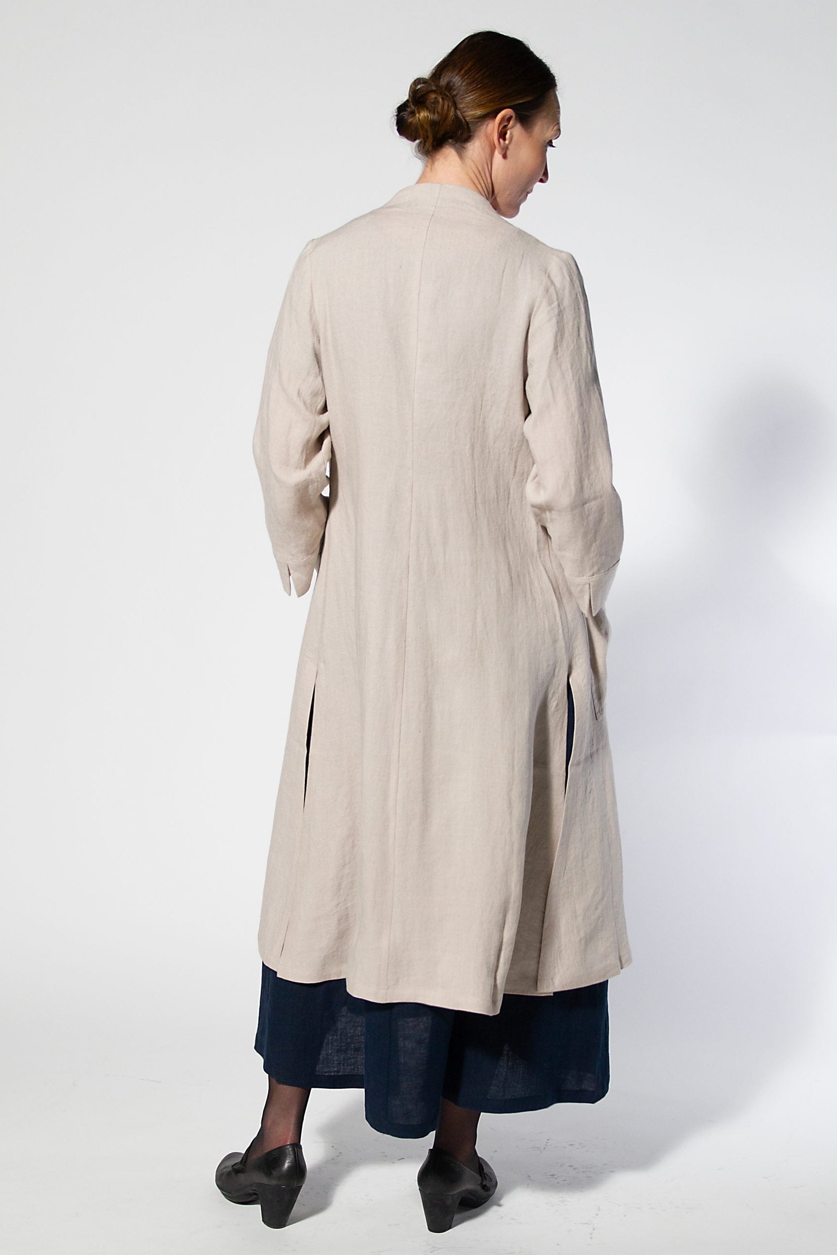NEENA, Coat in Thin Linen image 2