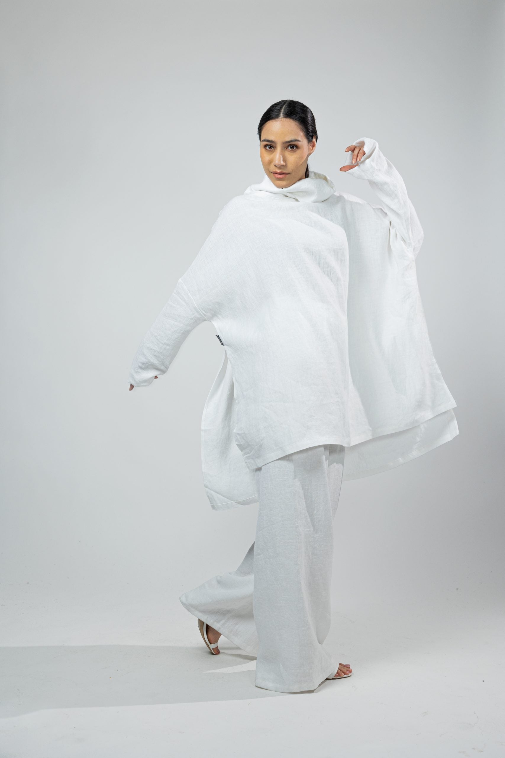 GRACE, Tunic in Thin Linen image 1