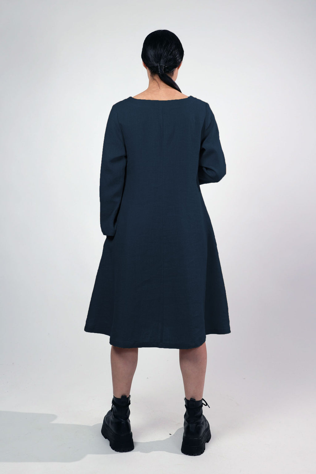 FLORA, Dress in Thin Linen image 2