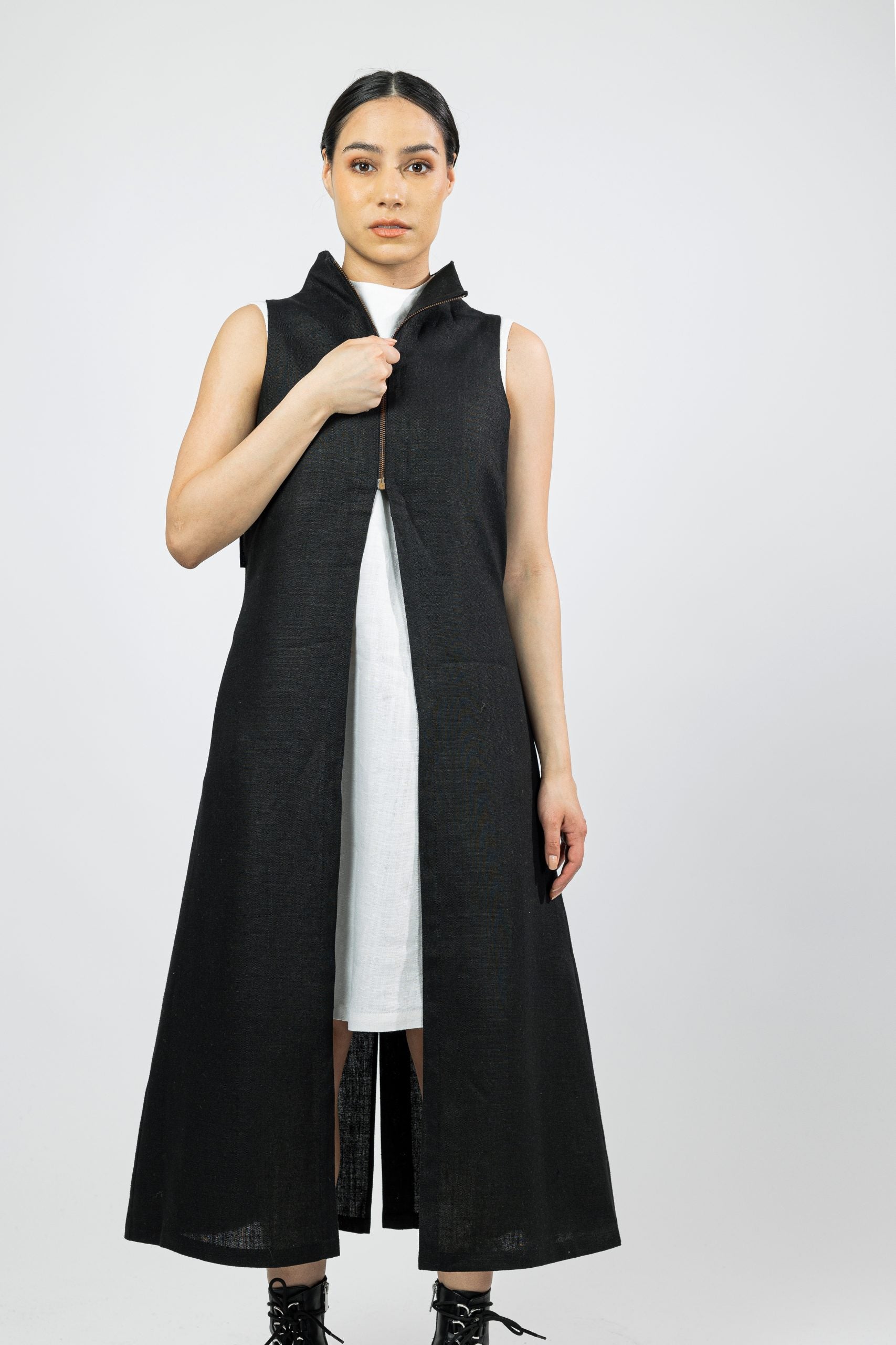 KIAT, Vest in Linen image 0