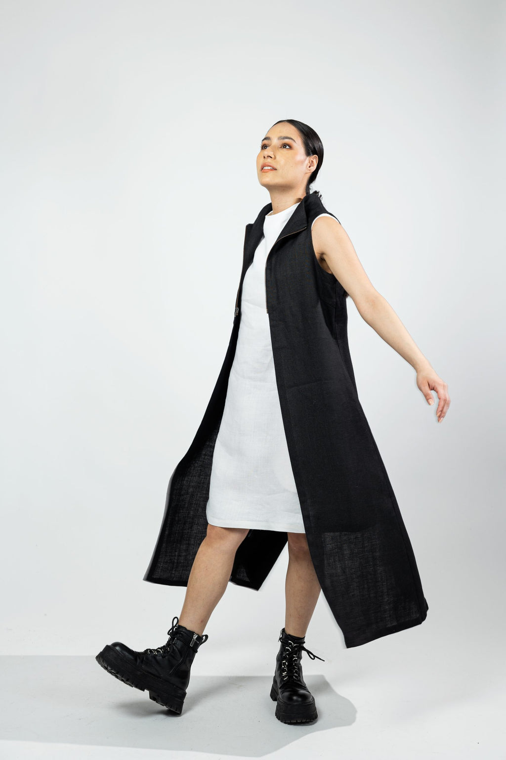 KIAT, Vest in Linen image 1