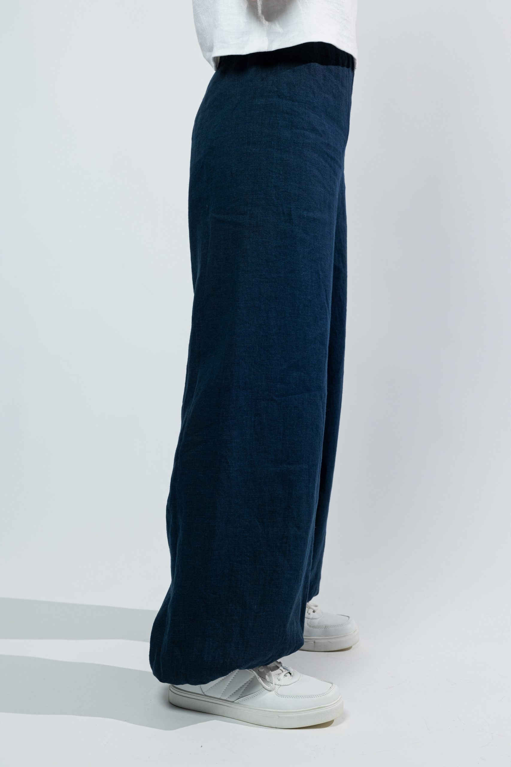 ALI, Trousers in Thin Linen image 3